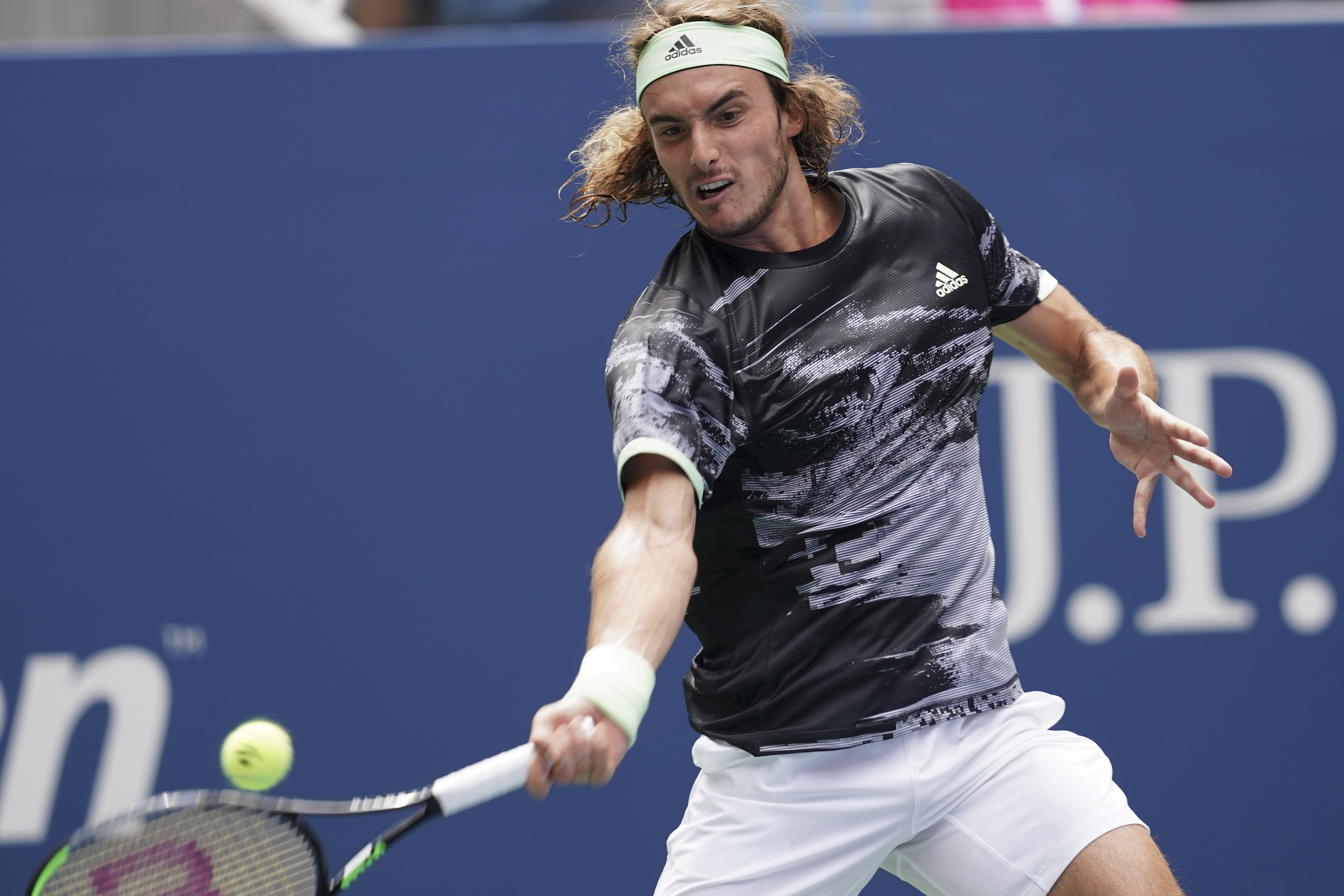 开云体育官网-法国网球队翻盘欧洲网球队，西西帕斯惊艳世界