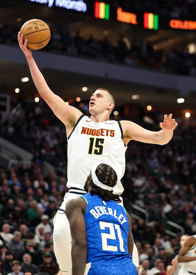 掘金横扫雄鹿，阿德巴约三分雨点燃全场