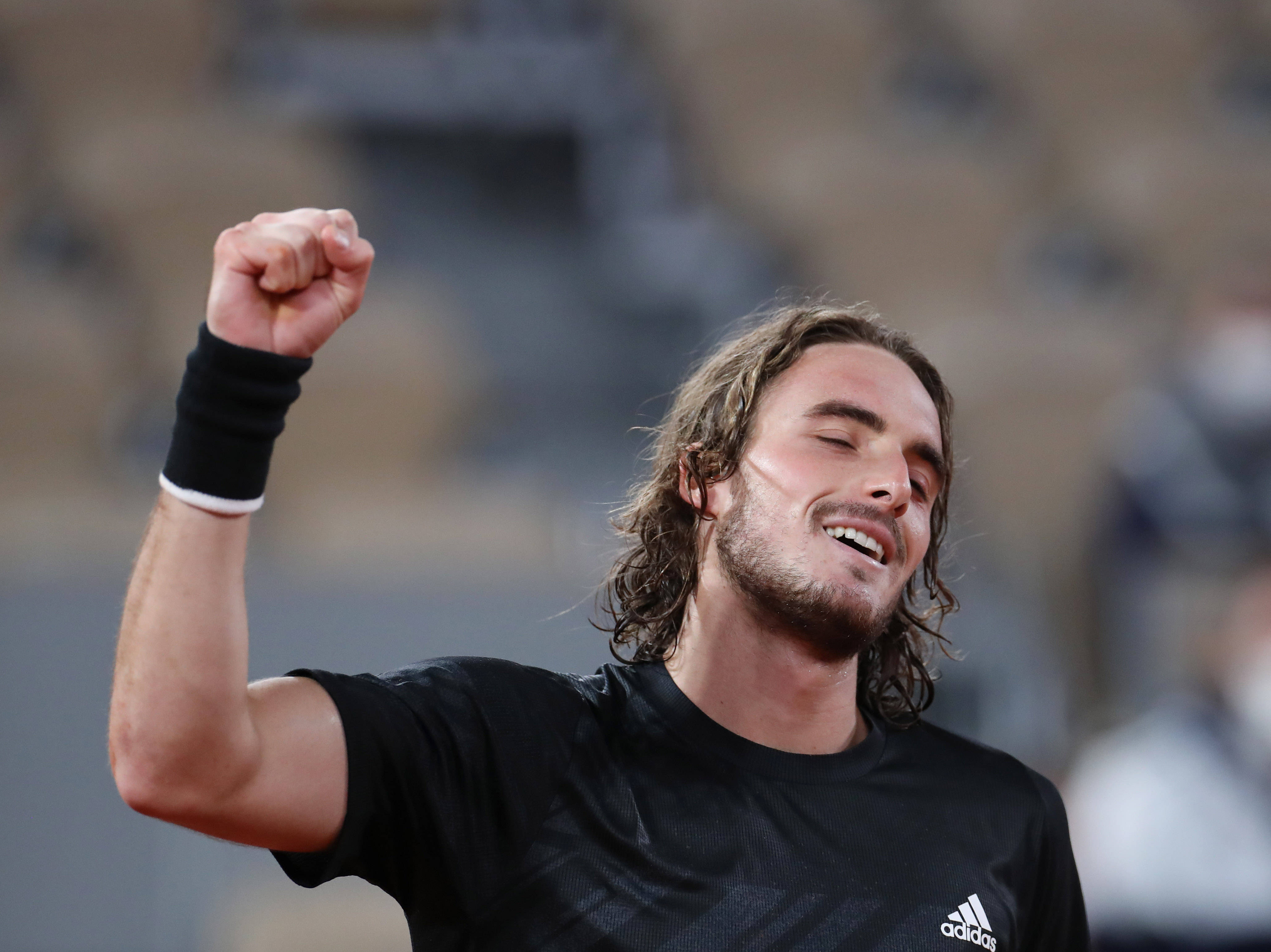 日本网球队绝杀英国网球队，西西帕斯送出助攻