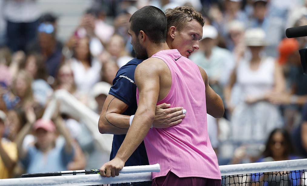 欧洲网球队鏖战意大利网球队，德约科维奇制霸全场