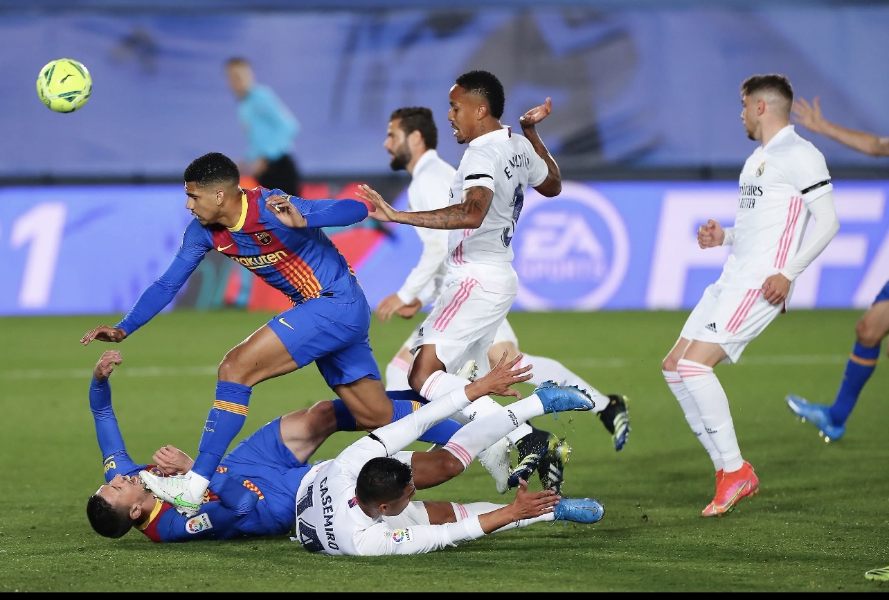 开云体育APP下载-欧预赛赛场上掀起一波波激烈的比拼，场面火爆