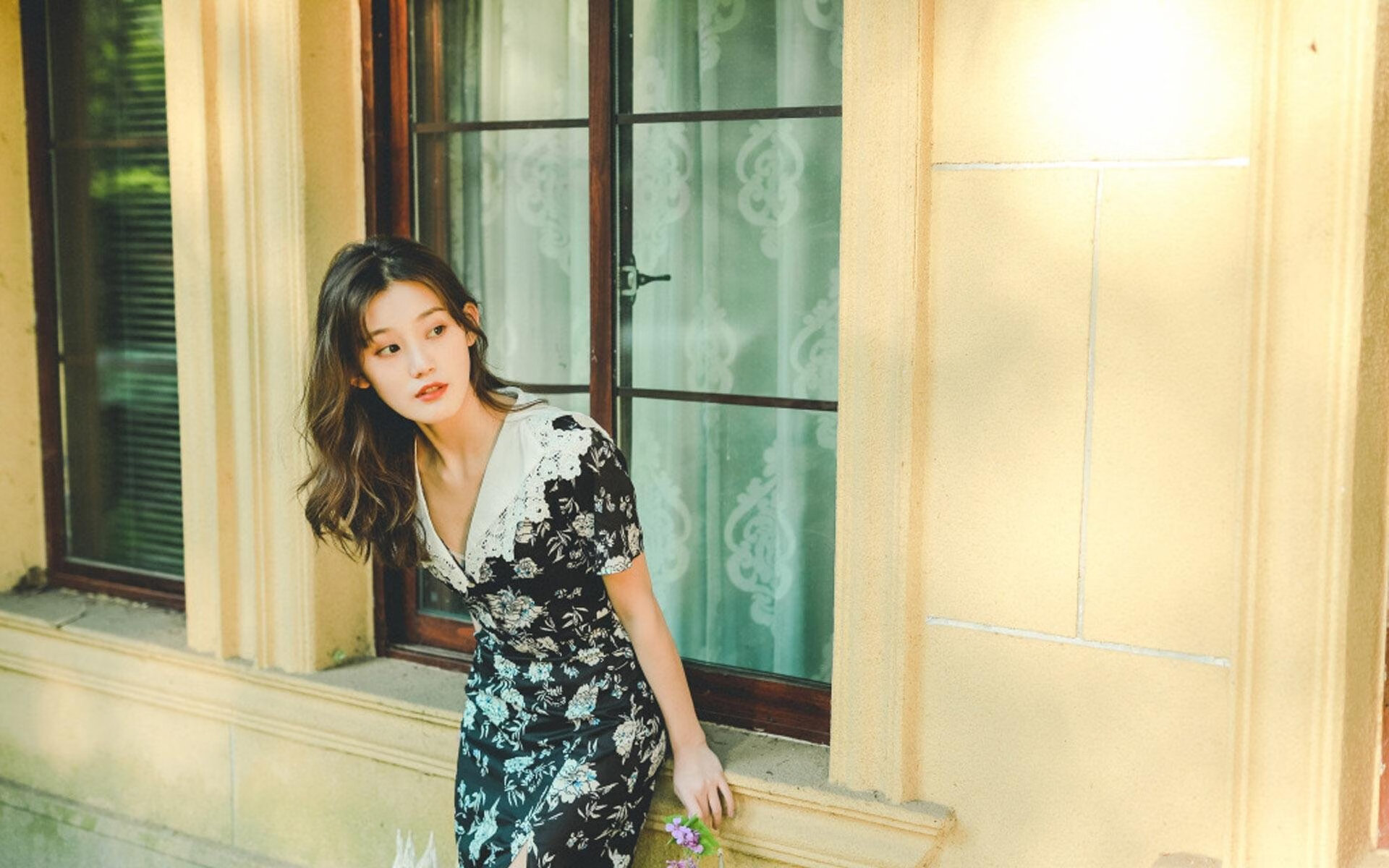 双线告捷，绿茵场轻骑破敌，乒乓台炽手擎天