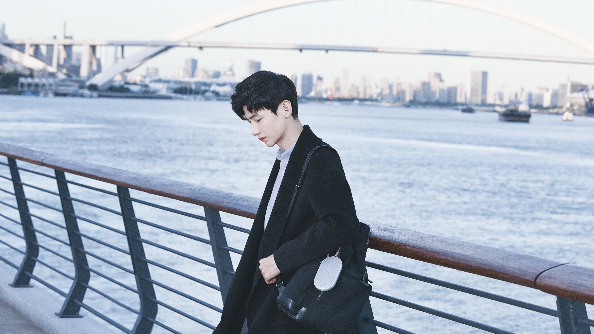 开云体育APP下载-地狱之门与天堂之光，萨内如何在哥伦比亚对阵波兰的赛场上画出足球的神曲