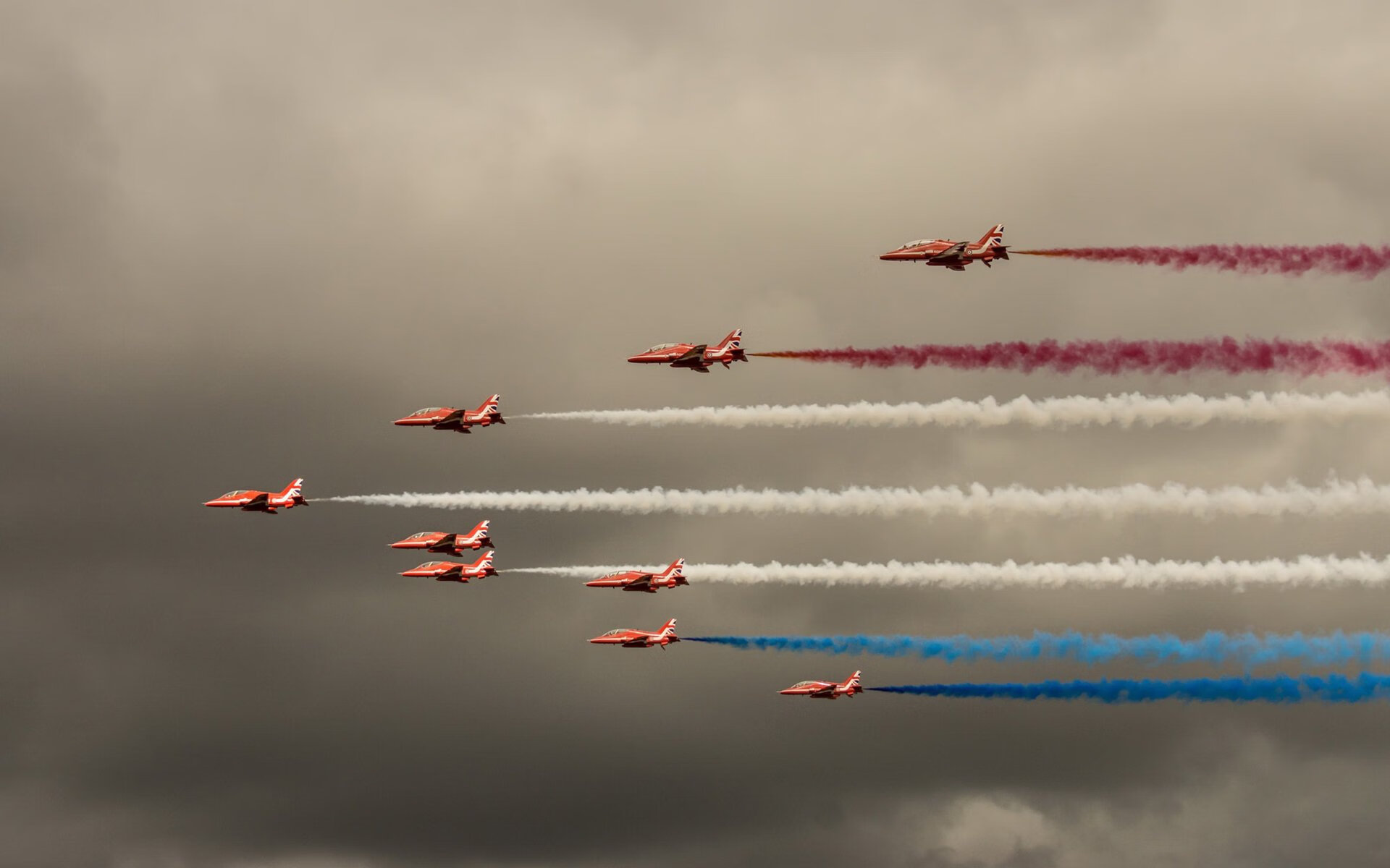 开云体育app-赛道新王降临，巴黎引擎如何碾压枫叶之乡的最后防线？