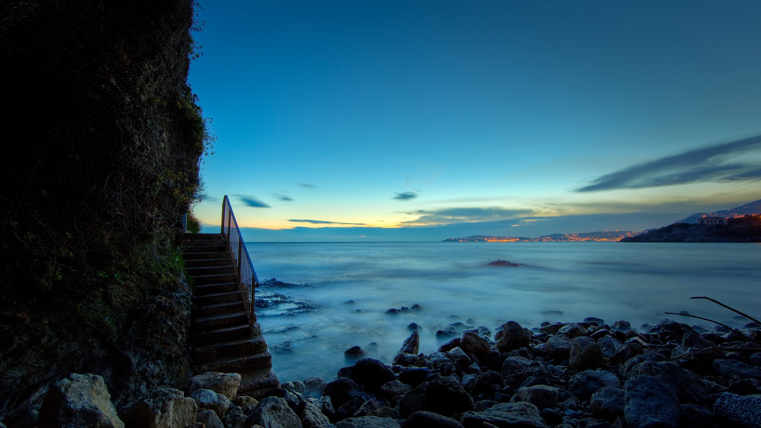 开云体育官网-双线竞速，F1揭幕战之夜与利拉德的统治传奇